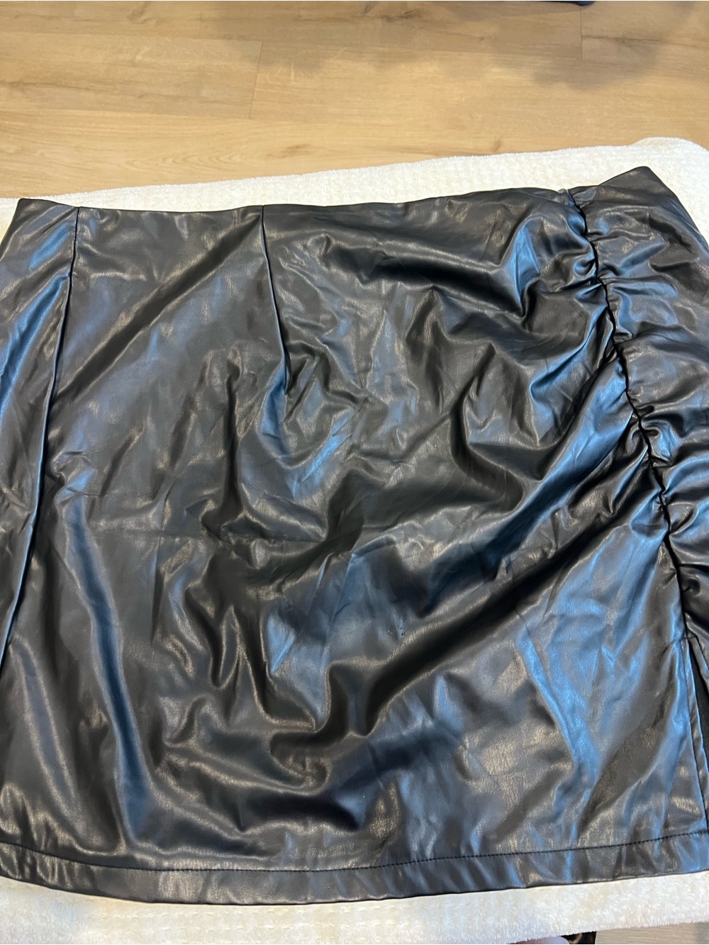 SHEIN Black Faux Leather Ruched Mini Skirt
